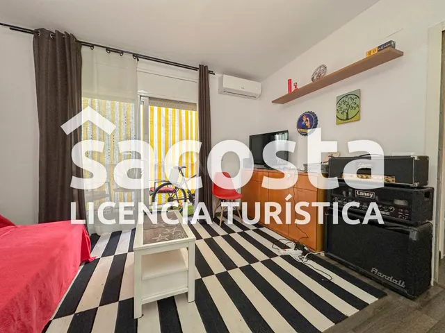 Piso con licencia turística a 700 m del mar en Els Pavos, Bl