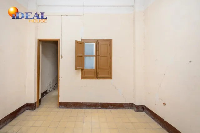 A LA VENTA EDIFICIO EN PLAZA BIB-RAMBLA — 30