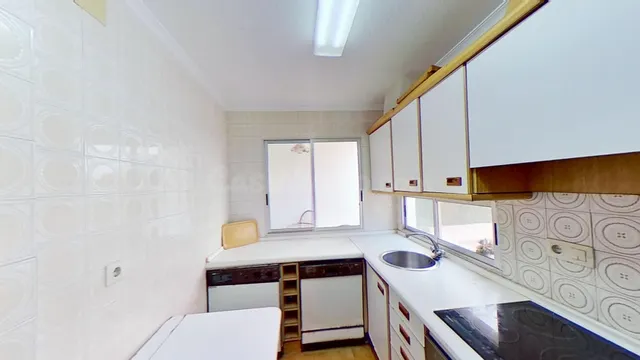 Amplia vivienda en las faldas del castillo de Santa Barbara — 2