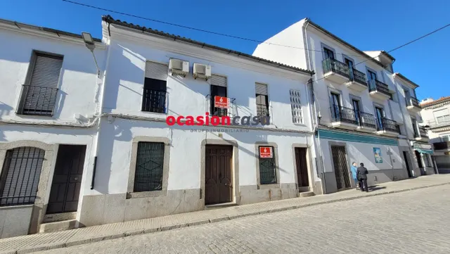 SE VENDE CASA Y PISO — 2