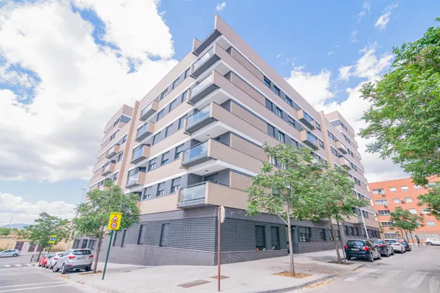 OPORTUNIDAD EN VENTA DE PISO VPO DE 3 DORMITORIOS EN BARRIO ALBAYDA CON PLAZA DE GARAGE Y TRASTERO — 6
