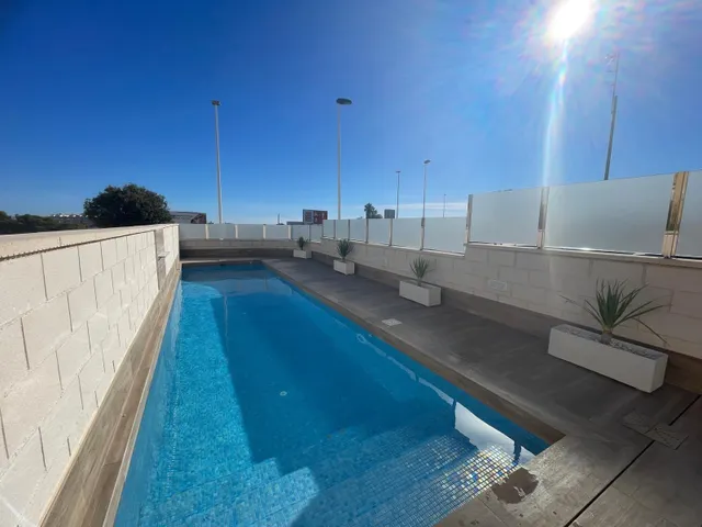 Chalet adosado de lujo con garaje privado y vistas al mar en Guardamar Hills — 36