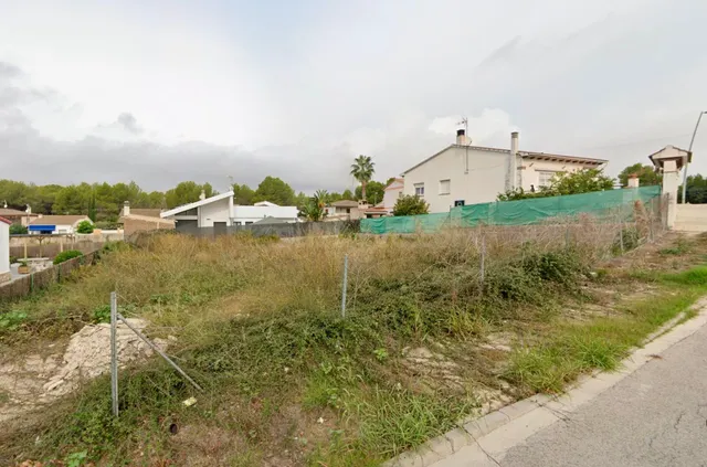 OPORTUNIDAD EXCEPCIONAL: TERRENO URBANO EDIFICABLE DE 637 m2
