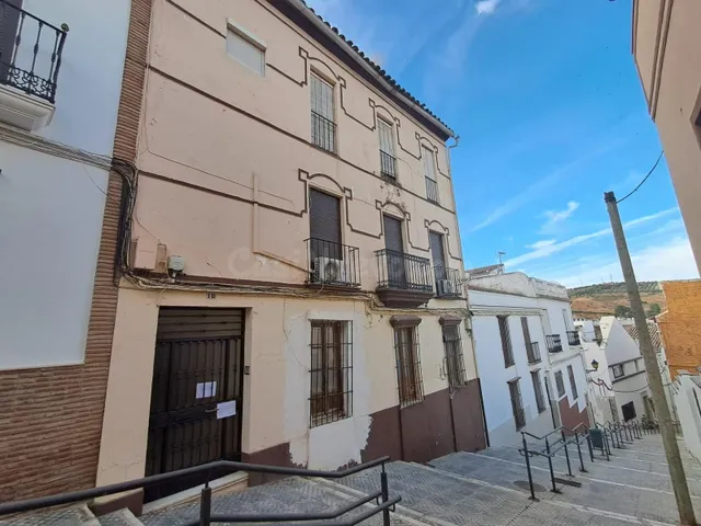 Venta de Piso  para reformar en Puente Genil (NO VISITABLE) — 2