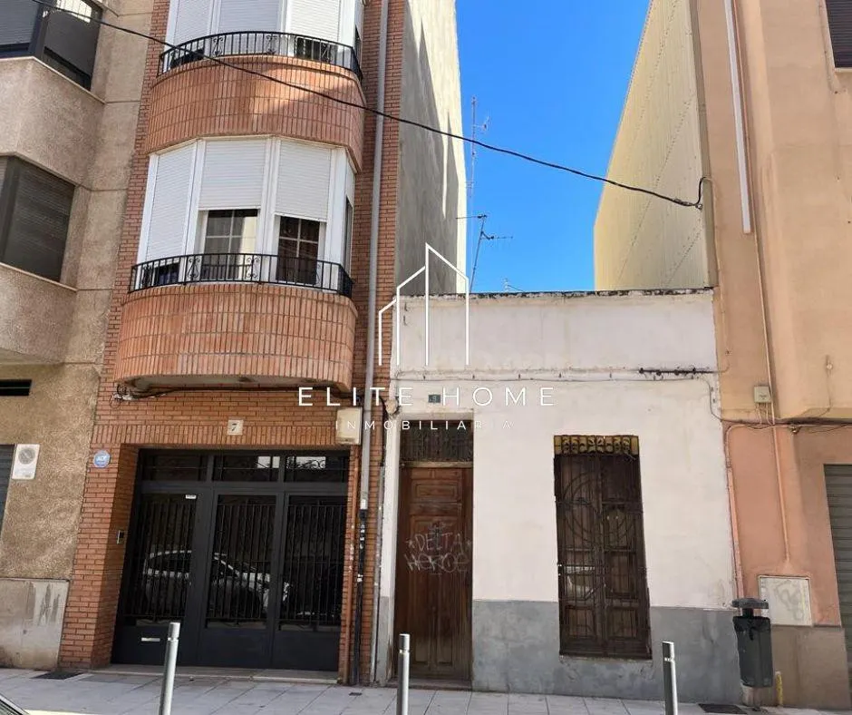 CASA / SOLAR PARA NUEVA EDIFICACIÓN EN EXCELENTE UBICACIÓN