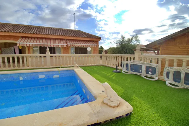Chalet en venta y o alquiler en Albatera (Alicante) — 2