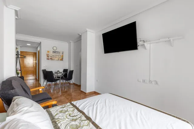 Estudio en Torrevieja con piscina comunitaria — 14
