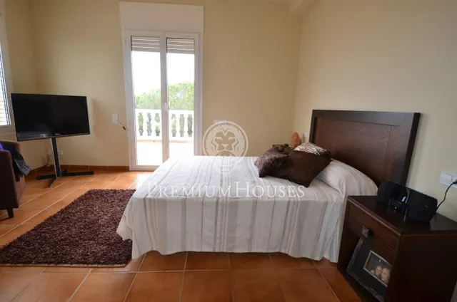 Casa en venta con gran parcela frente al mar en Canet de Mar — 23