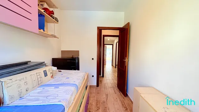 A 50 metros de la playa, Piso impecable con terraza, vistas , parking, trastero y piscina — 23