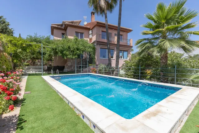 ESPECTACULAR CASA CON PISCINA EN LAS GABIAS — 2
