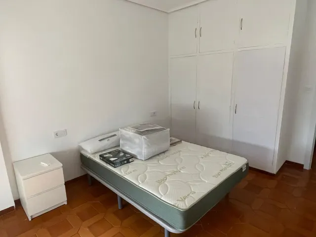 Piso ESTUDIANTES-FUNCIONARIOS ALQUILER habitaciones en Castellón, zona Av.Casalduch, 4 hab. 2 baños, ascensor. — 13