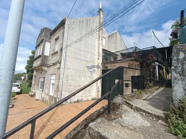 Casa con amplias vistas a la ría de Vigo ubicado en la zona alta de Teis — 35