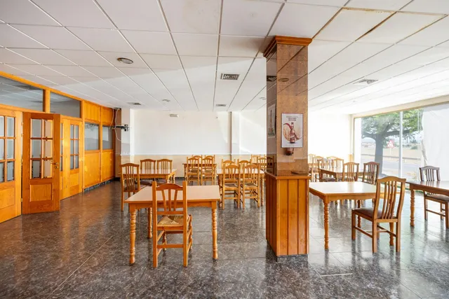 ¡OPORTUNIDAD ÚNICA! Edificio Multifuncional de 900 m2 en Plena Vega Granadina, en primera línea de carretera. — 11