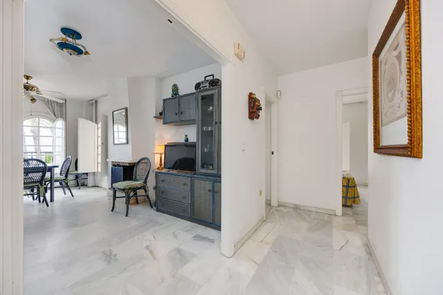 Apartamento de tres dormitorios y dos baños en residencial Duquesa Beach, primera línea de la playa de los locos — 18