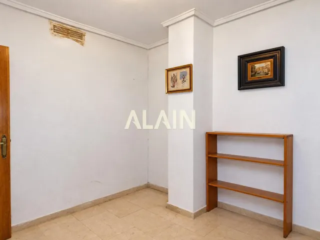 PISO EN VENTA EN LA ZONA DEL ENSANCHE EN VALENCIA CON DOS TERRAZAS Y GARAJE OPCIONAL. — 32