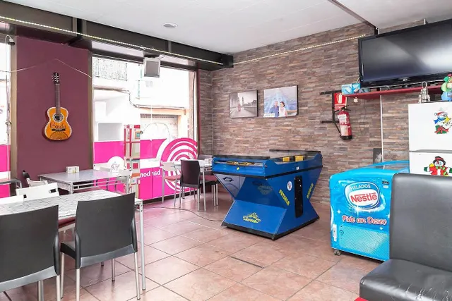 Mollet Local en zona peatonal, centro. OPORTUNIDAD - foto 4