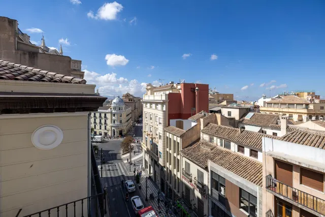 GRAN PISO EN PLAZA DEL CARMEN FRENTE AL AYUNTAMIENTO. — 47