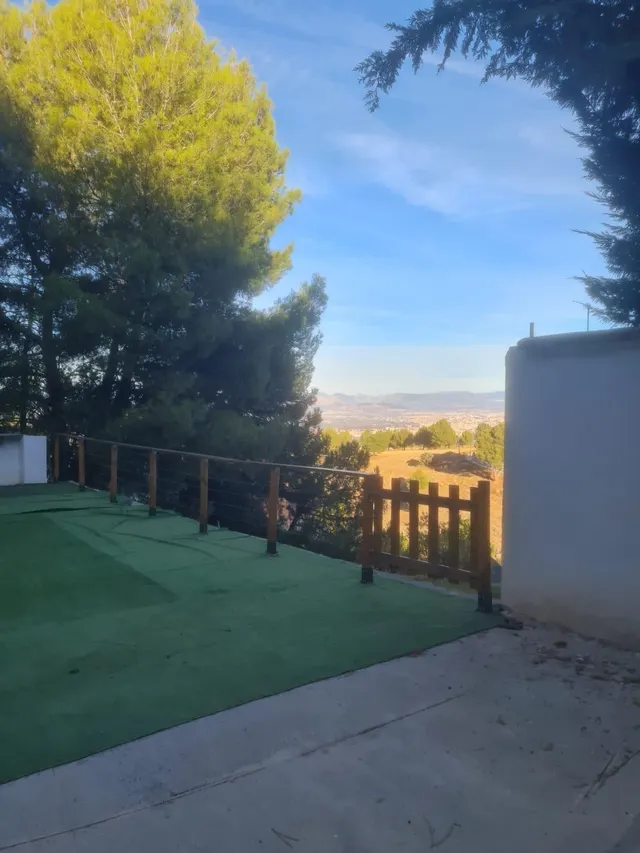 Casita  de madera con una gran parcela edificable  en Cumbres Verdes. — 25