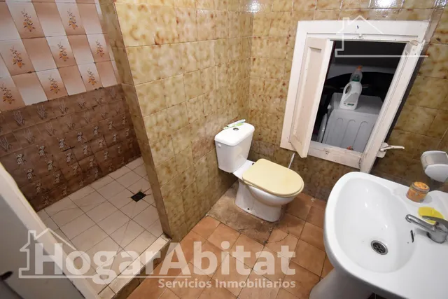AMPLIA CASA PARA REFORMAR CON 7 DORMITORIOS EN EL CENTRO — 40