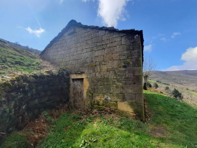 FINCA DE MÁS DE 18000M2 CON DOS CABAÑAS PARA REFORMAR.- - foto 4