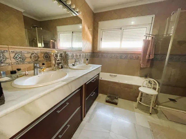 Villa en venta en Nueva Andalucía, Marbella, con vistas al mar y cerca de Puerto Banús — 30