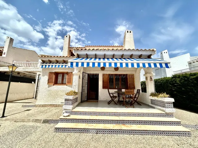 Villa 3 habitaciones en venta - La Zenia - foto 2