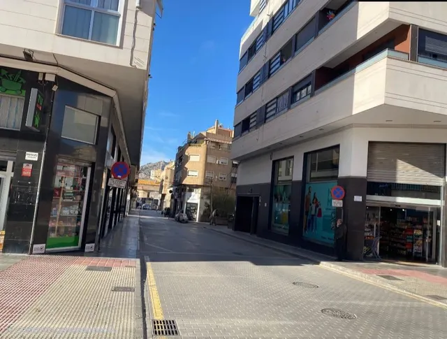 ¡INVERSORES! Solar Urbano de 310 m2 en Pleno Centro de Elda - Edificabilidad Intensidad 3 — 4