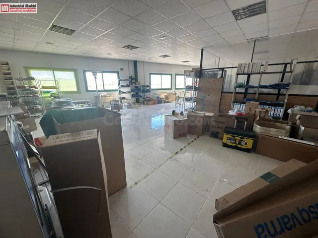 NAVE EN VENTA EN TORRES DE LA ALAMEDA - foto 3