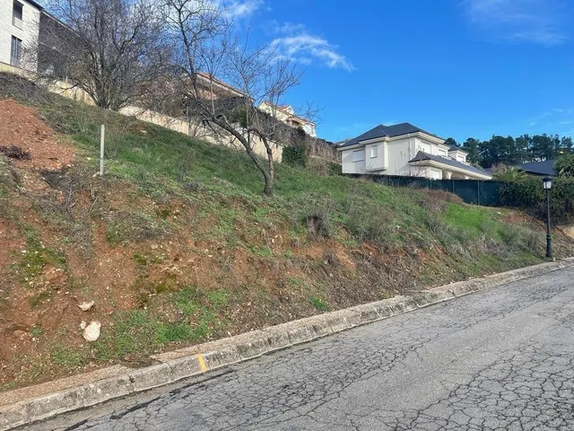 SE VENDE SOLAR EN URBANIZACIÓN PATRICIA — 4