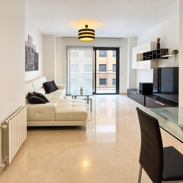 EXCLUSIVA VIVIENDA DE 135 m2 CON 3 habitaciones, GARAJE INCLUIDO Y ZONAS AJARDINADAS EN PENYA-ROJA – AVENIDA DE FRANCIA — 2