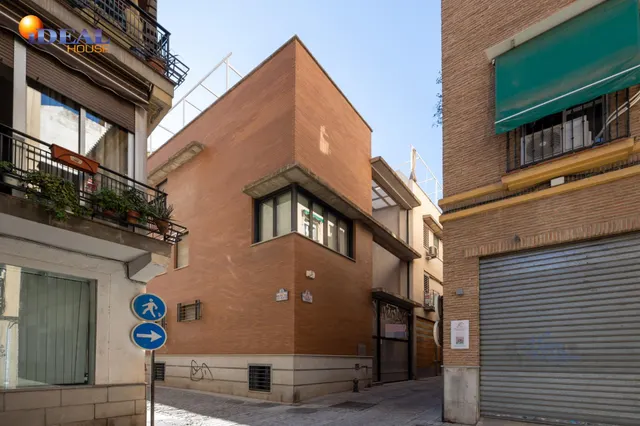 Casa exclusiva junto a Acera del Darro. Pleno centro de Granada. Seminueva y con ascensor propio — 3