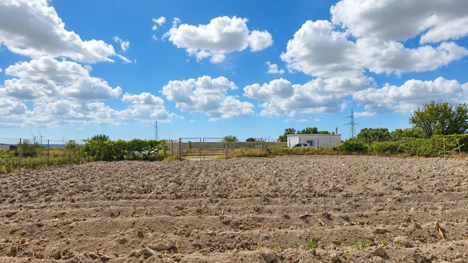 Parcela segregada - rústica con edificación para reformar en miralamar