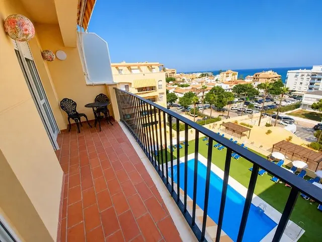 EXCLUSIVO PISO EN ALQUILER  CON VISTAS AL MAR EN SABINILLAS  LARGA TEMPORADA — 13
