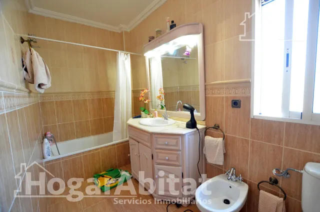 Gran chalet urbano con barbacoa, piscina y garaje — 32