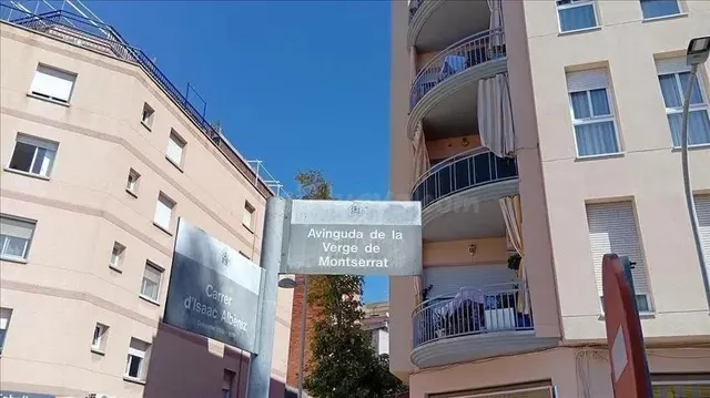 Se vende PISO OKUPADO en Avenida Verge de Montserrat 36 de Barberà del Vallès (Barcelona). — 5