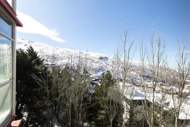 Dúplex en Sierra Nevada: Tu Refugio Ideal en el Edificio Eur - foto 5