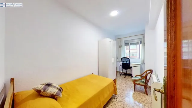 Piso totalmente exterior de 4 habitaciones con ascensor en  Ayora – Blasco Ibáñez — 24