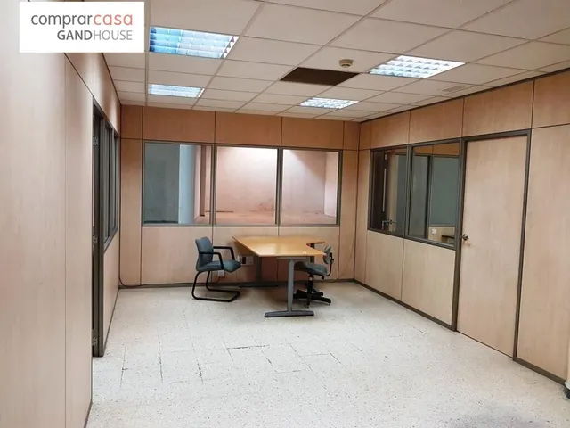 Fantástico Local en Esplugues de Llobregat — 10