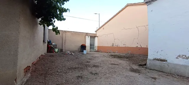 VENTA INMUEBLE/SOLAR ADOSADO CON construcciones VARIAS EN ZAMORA ZONA SAN ISIDRO, PATIO, GARAJE... — 2