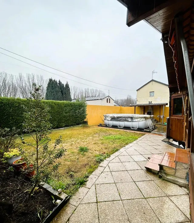 Finca con Casa de Madera y Piscina en Zona Humeral-Cacabelos
