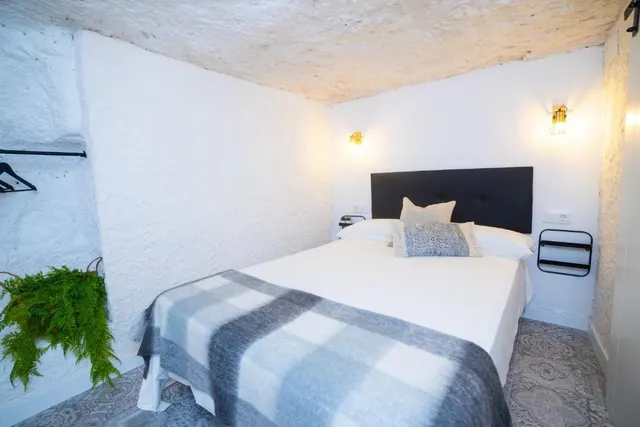 Complejo rural de 4 alojamientos dedicado a alquiler vacacional en Alcalá del Júcar: una joya para inversores — 36