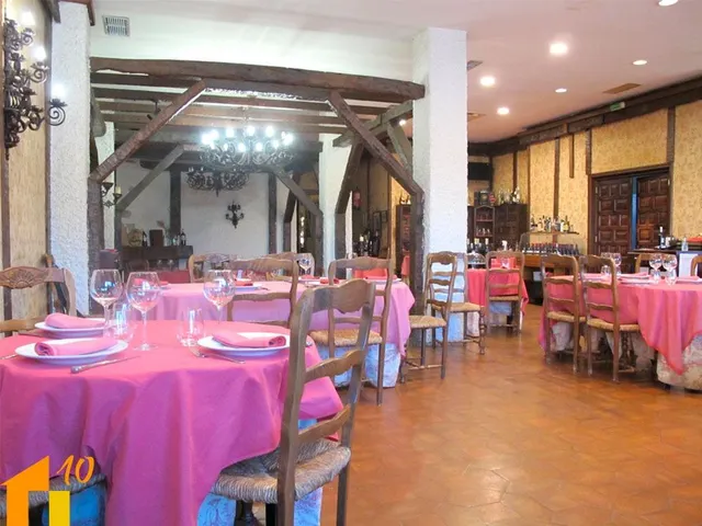 Se alquila o vende Bar Restaurante en avd. Constitucion — 15