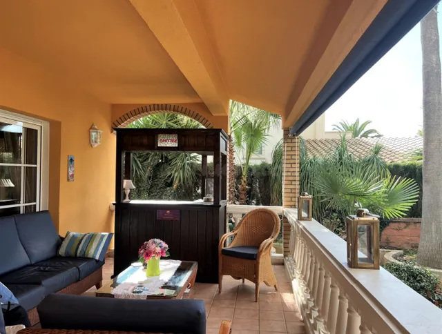 Bonita casa con jardí privado y piscina con vistas al club N - foto 3