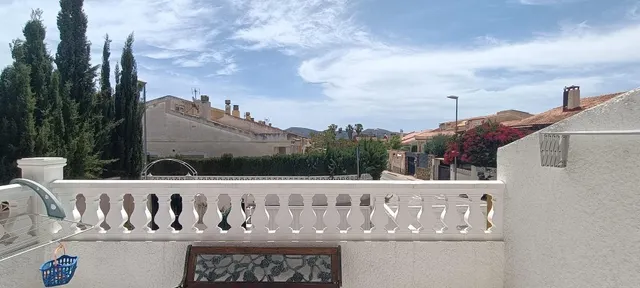 CASA DE 3 PLANTAS CON GARAJE Y PISCINA PRIVADA — 8