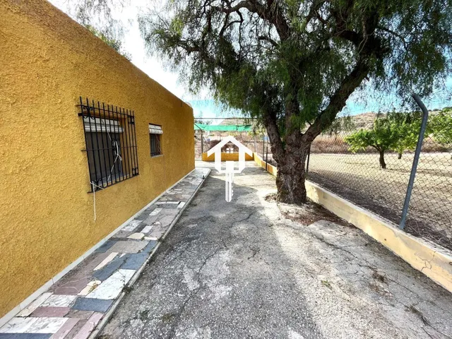 Casa adosada independiente en venta en el Rebolledo, elche. 3000m2 de parcela y 120 m2 de vivienda — 40