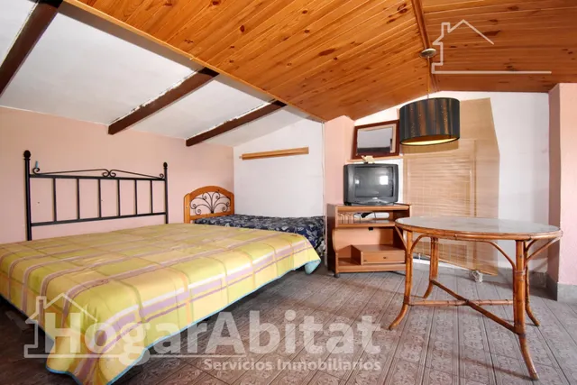 CHALET RÚSTICO CON PISCINA, TERRAZA Y PARKING — 30