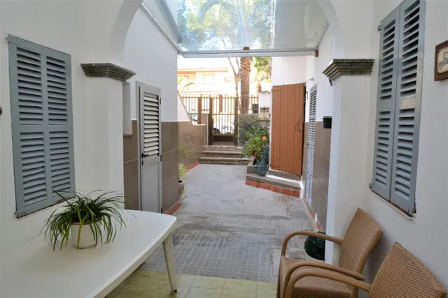 Casa de dos plantas en frente del mar — 16