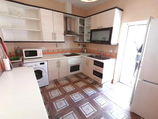 Casa en Alquiler con Patio y 3 Dormitorios — 18