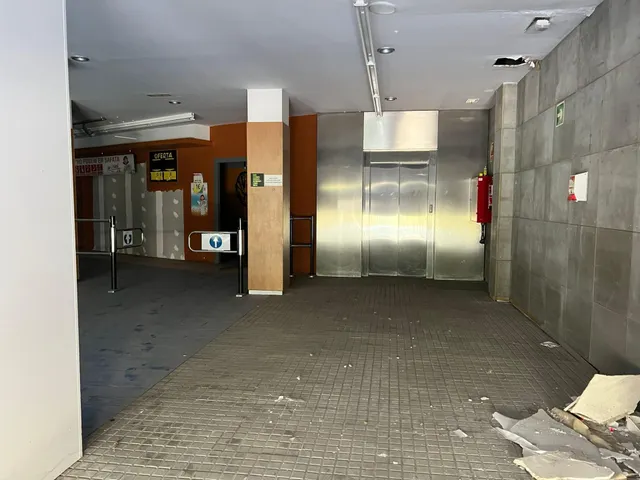 Amplio local comercial en el centro de Alcover. — 3
