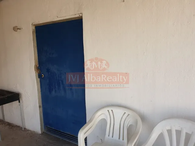 Se vende terreno en la carretera de Ayora con dos naves — 31
